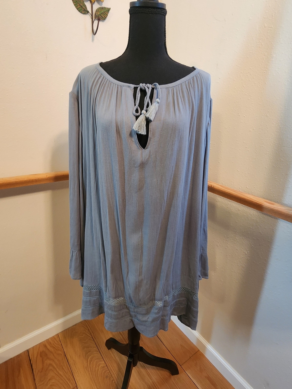 Roxy Slate Blue Gathered Neckline Top with Gold Logo EUC